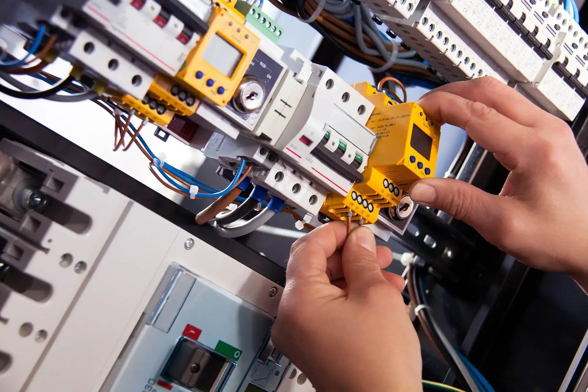 Certified electricians in Havering-atte-Bower